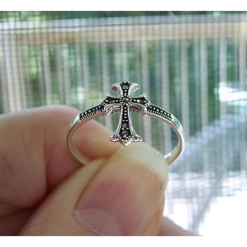 925 STERLING SILVER Dainty Medieval Cross Marcasite Ring - Picture 7 of 16
